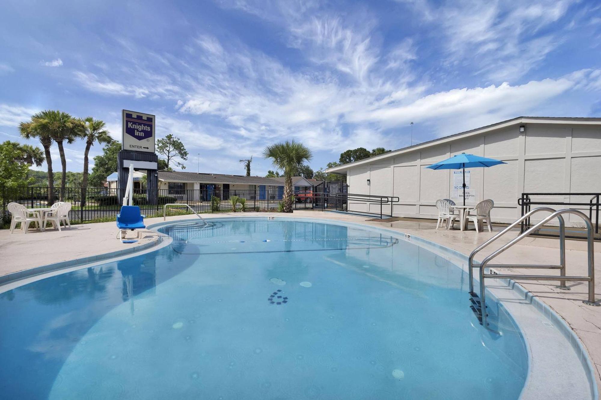 Knights Inn Jacksonville At Dix Ellis Trail Exteriör bild